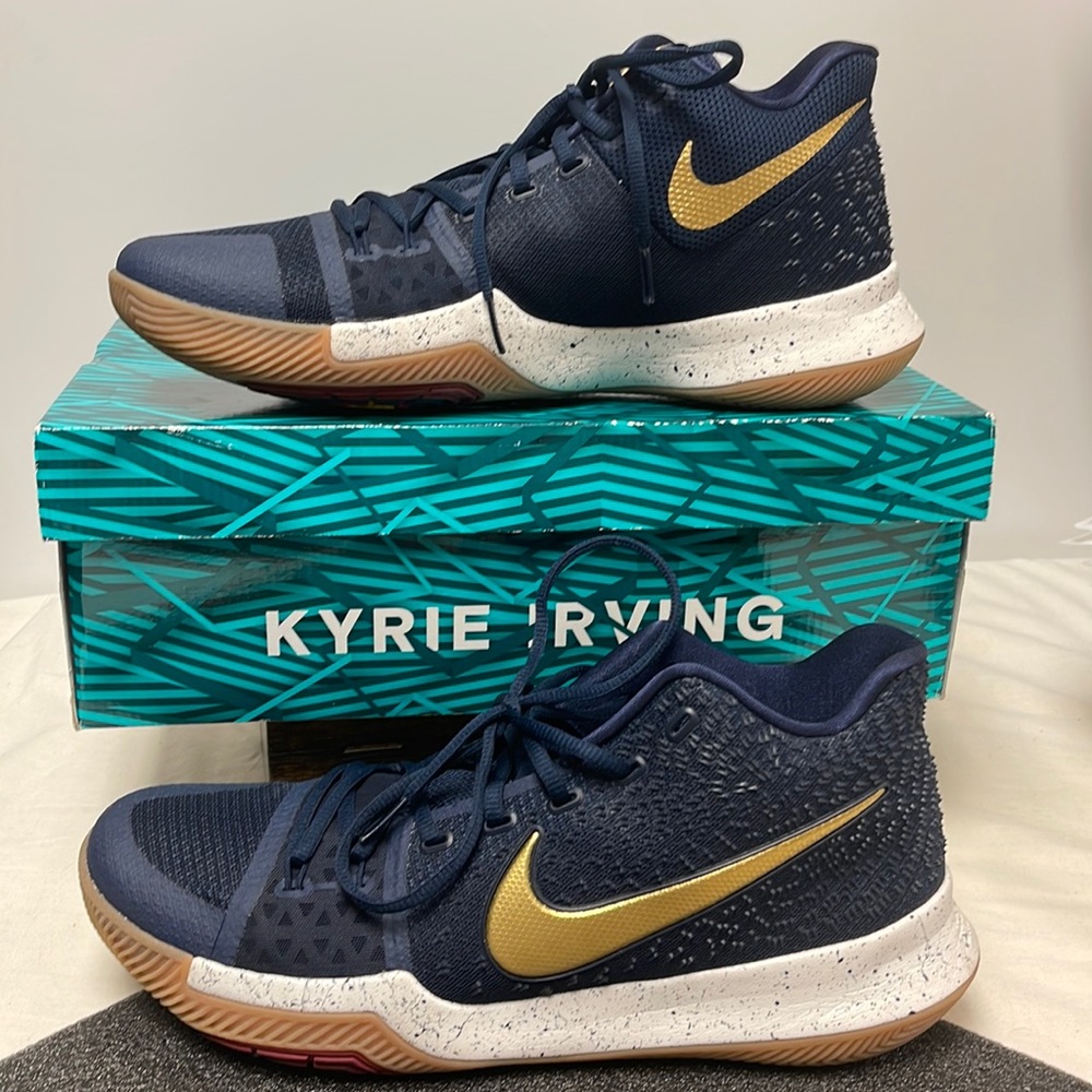 KYLIE IRVING 3 NIKE SZ 11.5, NAVY